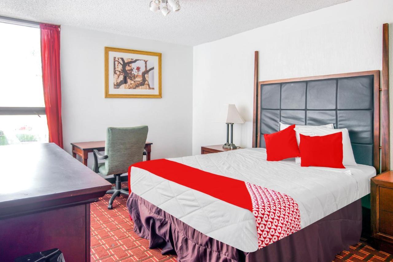 ホテル Oyo Townhouse Houston George Bush Intercontinental エクステリア 写真