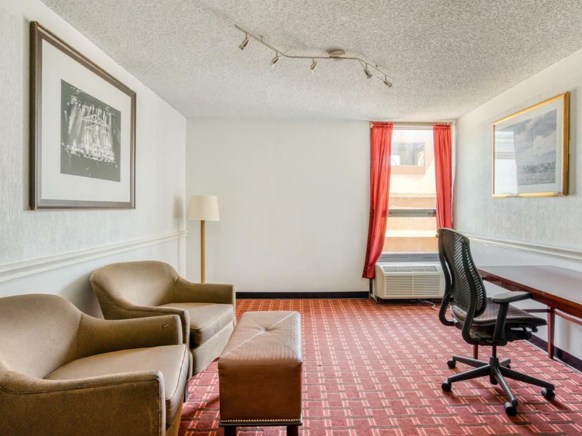ホテル Oyo Townhouse Houston George Bush Intercontinental エクステリア 写真