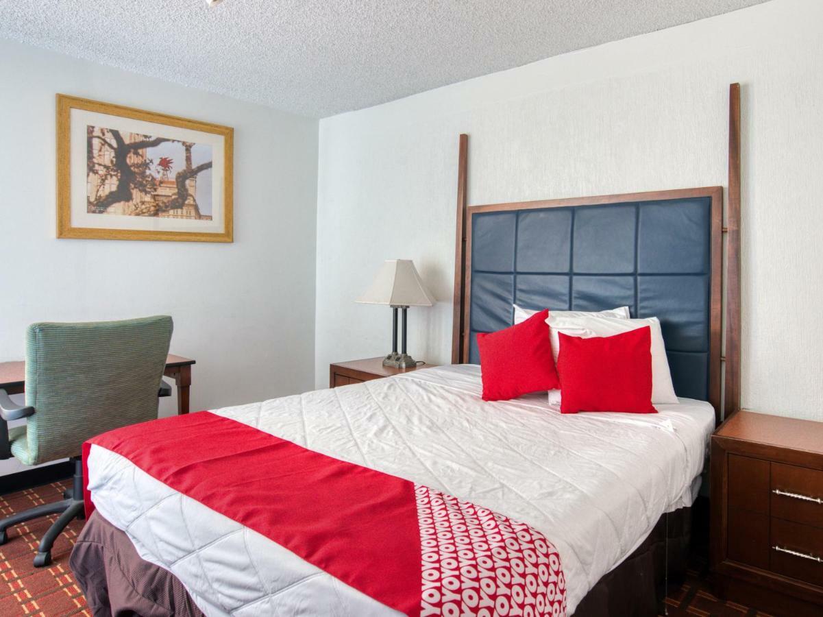 ホテル Oyo Townhouse Houston George Bush Intercontinental エクステリア 写真