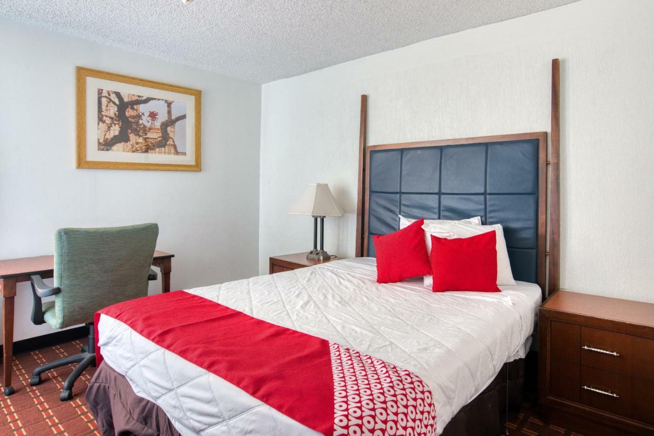 ホテル Oyo Townhouse Houston George Bush Intercontinental エクステリア 写真