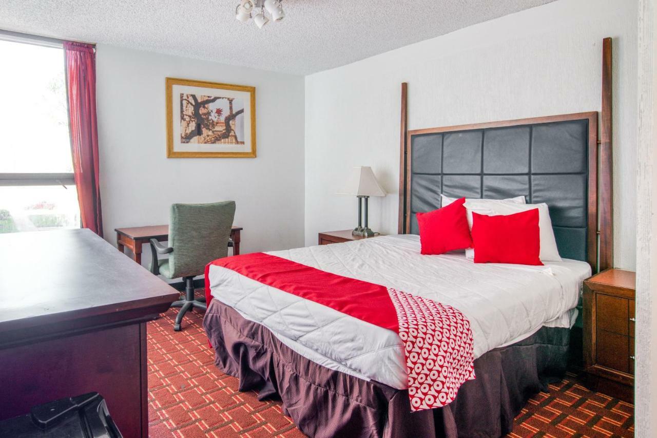 ホテル Oyo Townhouse Houston George Bush Intercontinental エクステリア 写真